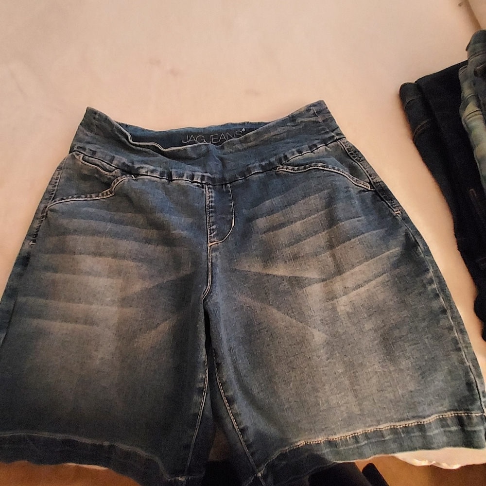 Women Jag Jean short pull up
